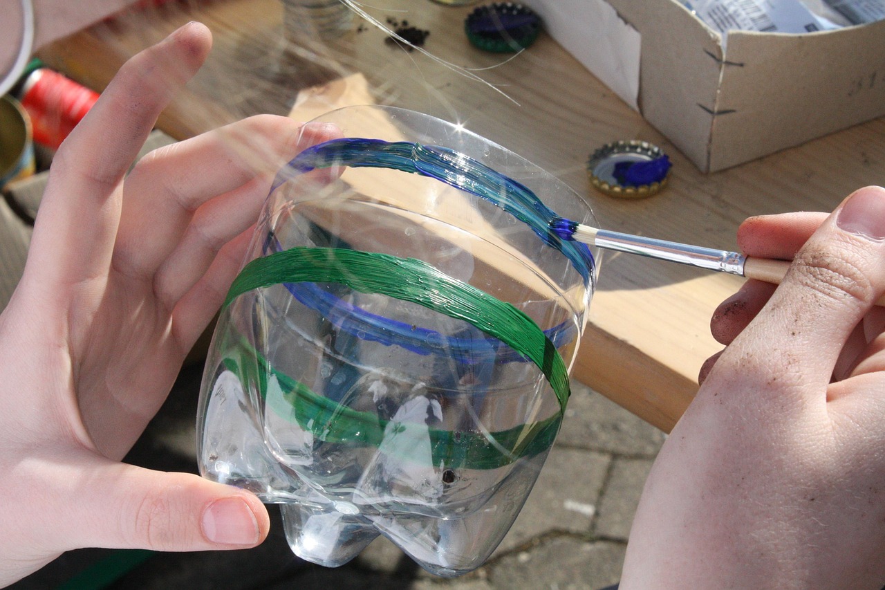 découvrez l'art de l'upcycling : réinventez vos objets et matériaux pour un mode de vie durable et créatif, en donnant une seconde vie à vos anciens biens.