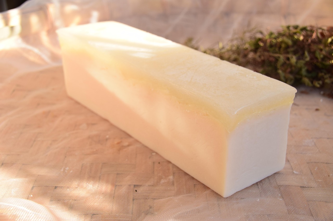 découvrez nos savons faits maison, naturels et doux pour une peau saine et nourrie au quotidien.