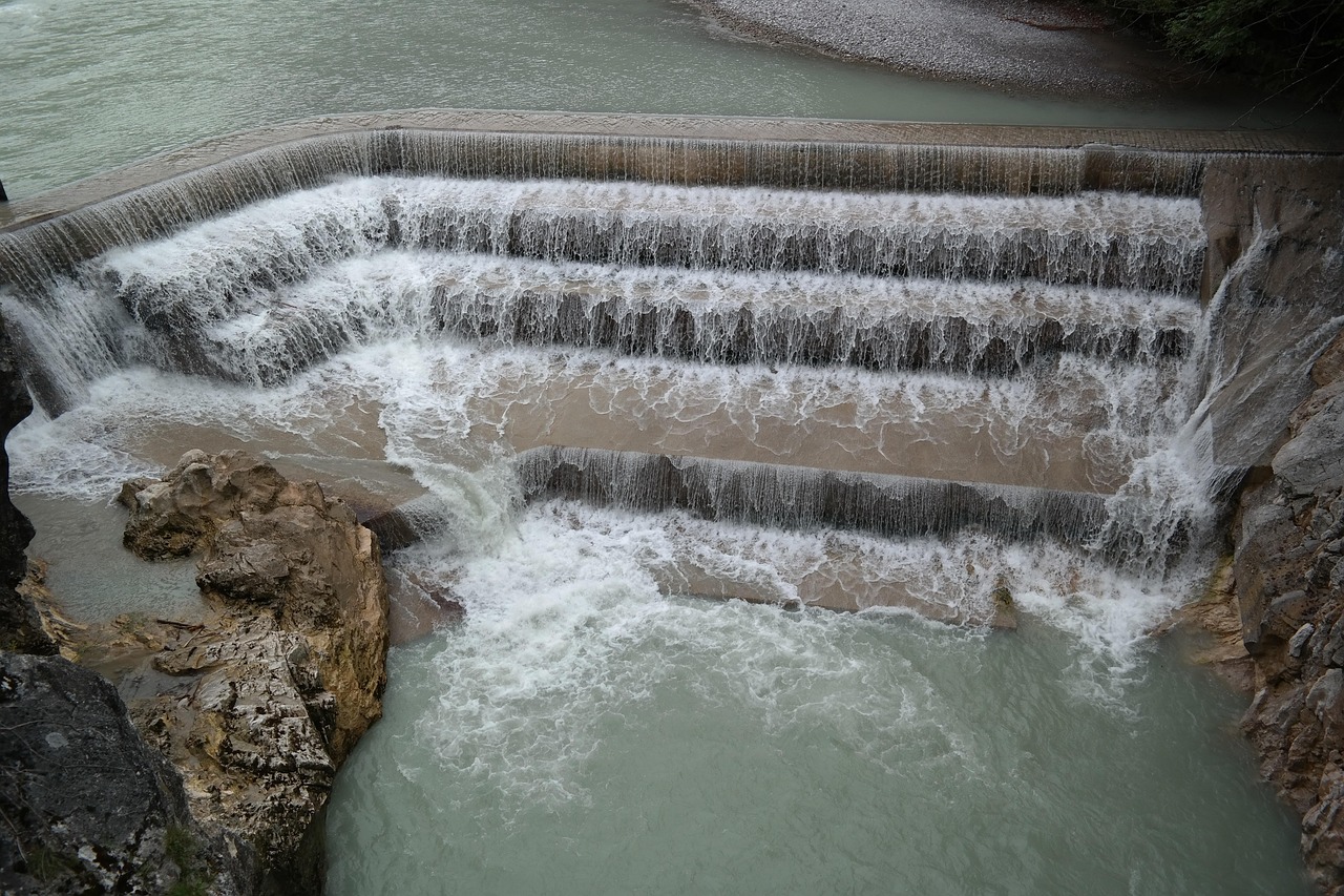 découvrez l'hydroélectricité : son fonctionnement, ses avantages écologiques et son rôle clé dans la production d'énergie renouvelable à travers le monde.