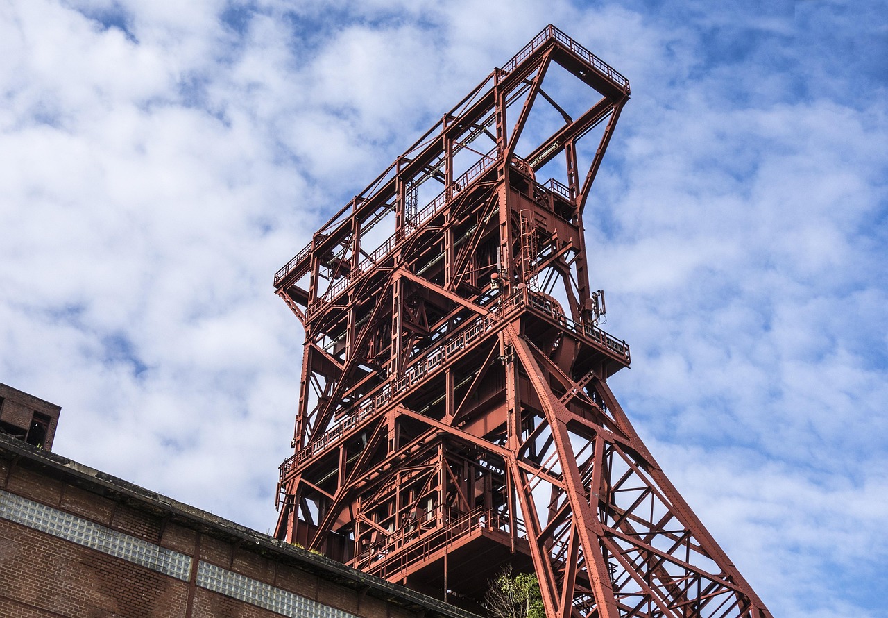 explosion dans une mine de charbon : causes, conséquences et mesures de sécurité pour prévenir les accidents tragiques.