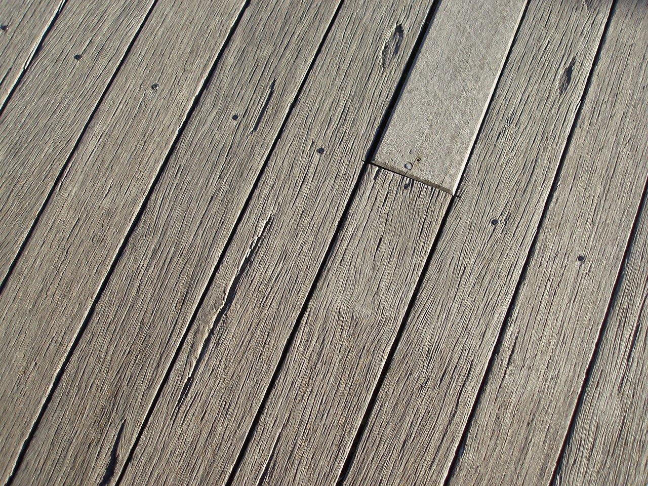 conseils pratiques et guide complet pour l'entretien de votre terrasse en bois afin de préserver sa beauté et sa durabilité.
