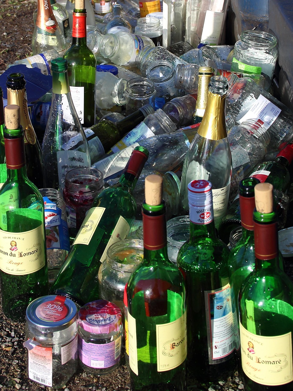 découvrez l'importance du recyclage des bouteilles en verre pour préserver l'environnement et réduire les déchets. adoptez des gestes simples pour recycler efficacement vos bouteilles en verre.