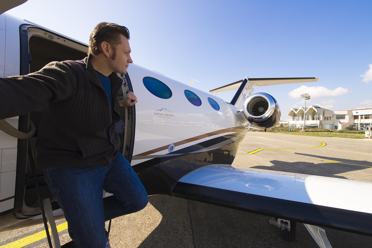 Inégalités flagrantes : plaidoyer pour une taxe sur les jets privés face à l’exode des ultra-riches à Dubaï