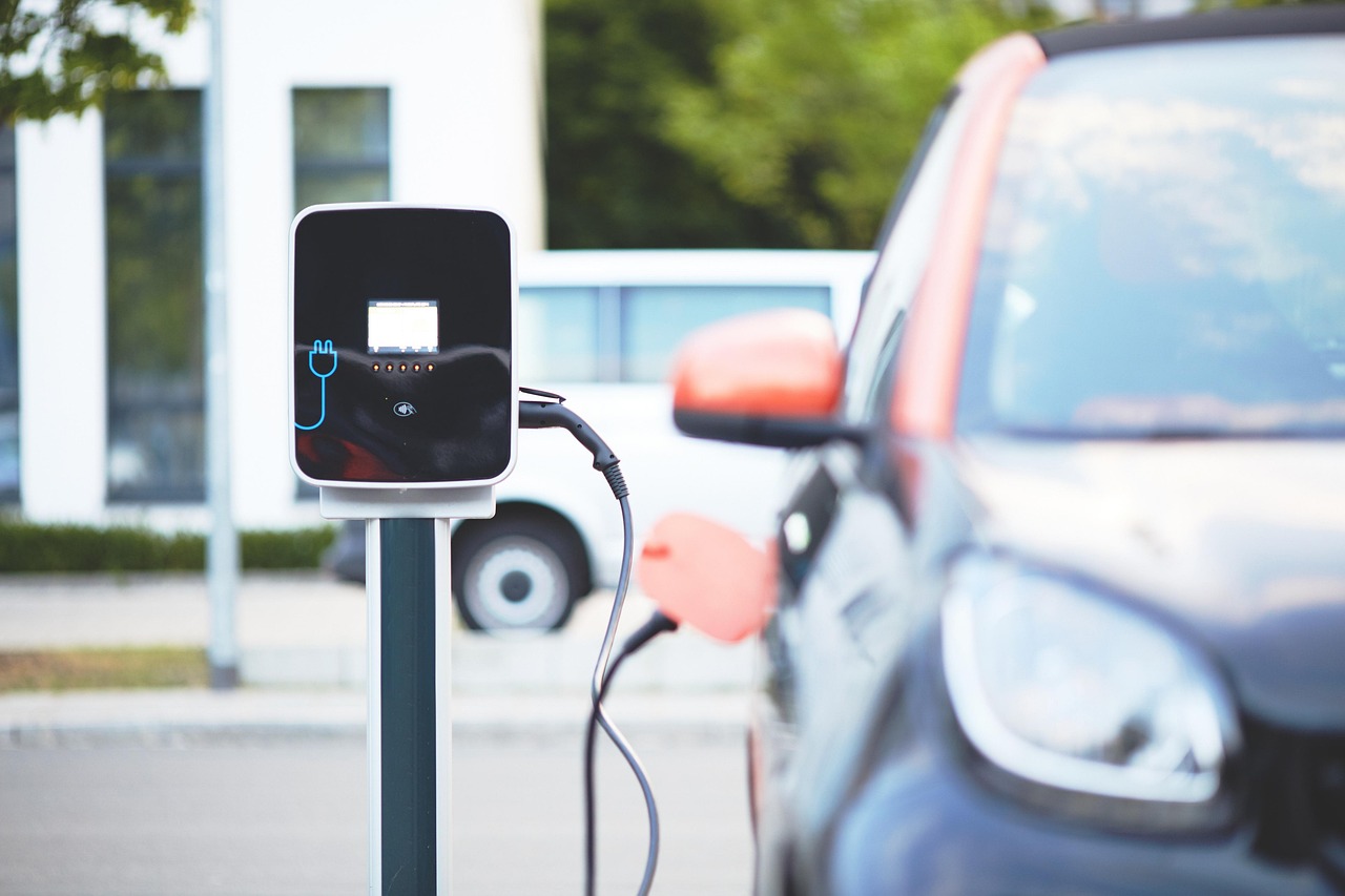 Démystifier la voiture électrique : idées reçues et réalités