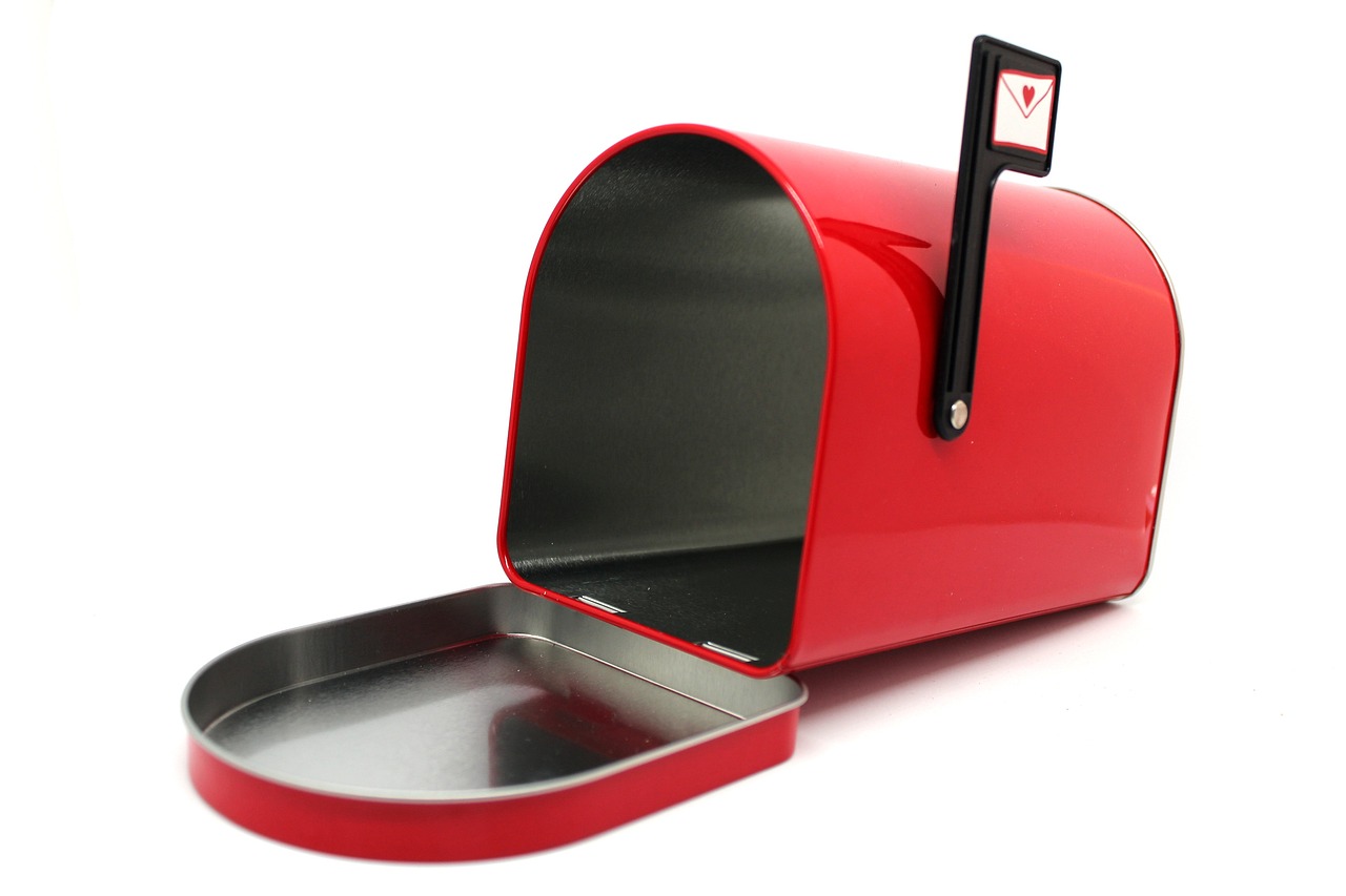 Votre boîte aux lettres débordante de prospectus ? Découvrez 3 astuces faciles pour alléger vos courriers publicitaires